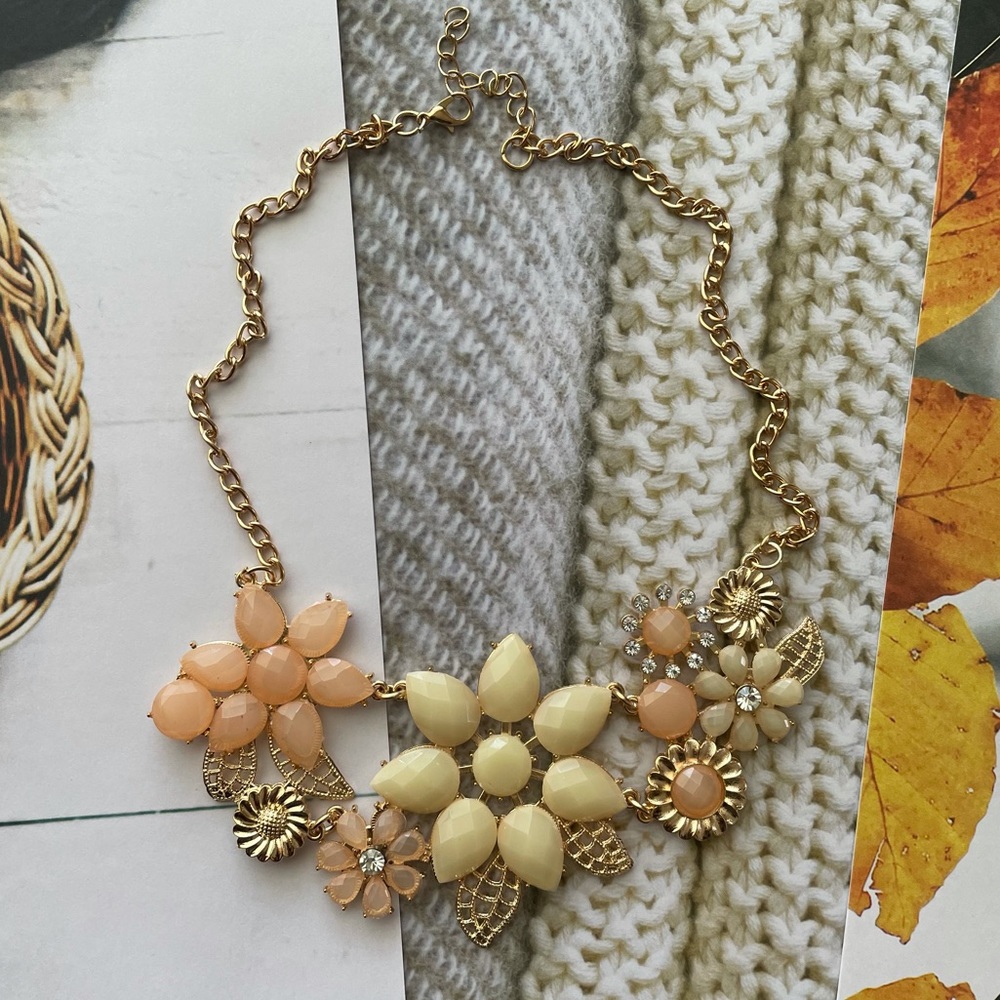 Floral bib necklace NWT